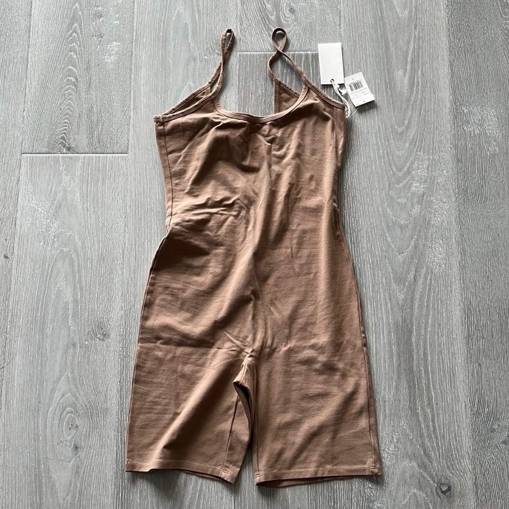 Good American STRAPPY SCOOP BIKER JUMPSUIT | PUTTY